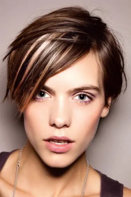 Jakie fryzury są teraz modne? Odkryj najgorętsze trendy i inspiracje Jakie fryzury są teraz modne? Odkryj najgorętsze trendy i inspiracje