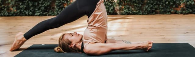 Ashtanga joga co to? Poznaj korzyści, zasady i sekrety tej wyjątkowej praktyki Ashtanga joga co to? Poznaj korzyści, zasady i sekrety tej wyjątkowej praktyki