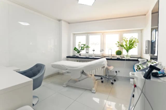 Ile naprawdę kosztuje otwarcie salonu manicure? Sprawdź, jak uniknąć niepotrzebnych wydatków Ile naprawdę kosztuje otwarcie salonu manicure? Sprawdź, jak uniknąć niepotrzebnych wydatków