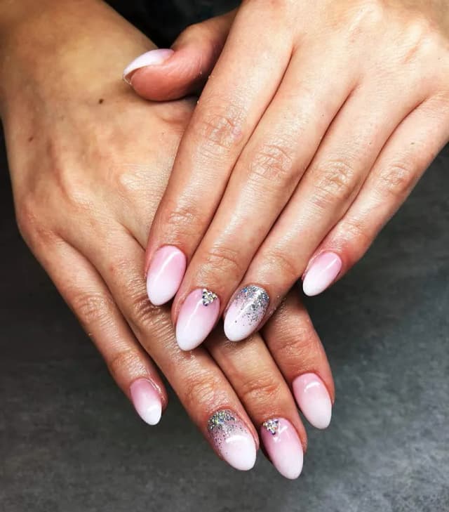 Manicure żelowy – co to jest, jak wygląda i czy warto go wybrać? Manicure żelowy – co to jest, jak wygląda i czy warto go wybrać?